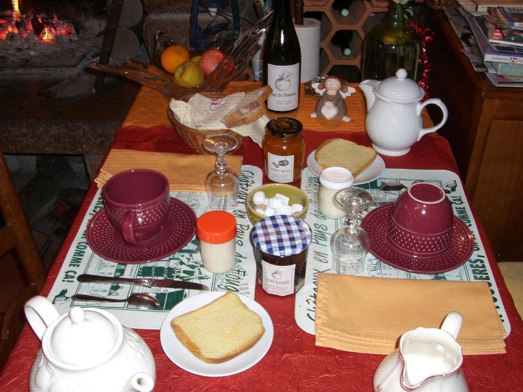 Gites De La Ferme Auberge De Mesauboin Billé Εξωτερικό φωτογραφία