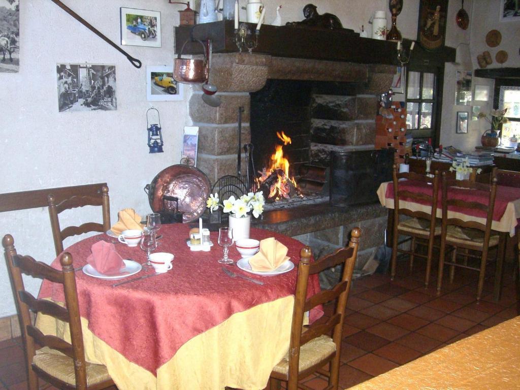 Gites De La Ferme Auberge De Mesauboin Billé Εξωτερικό φωτογραφία